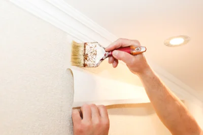 Pose de papier peint à Hénon — revêtements muraux et toiles de verre